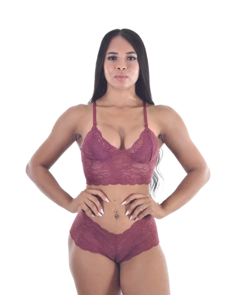 Conjunto Rendado — Delicadeza e Estilo
