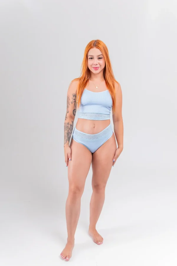 Conjunto sem bojo em suede canelado e detalhe em renda — foto 4