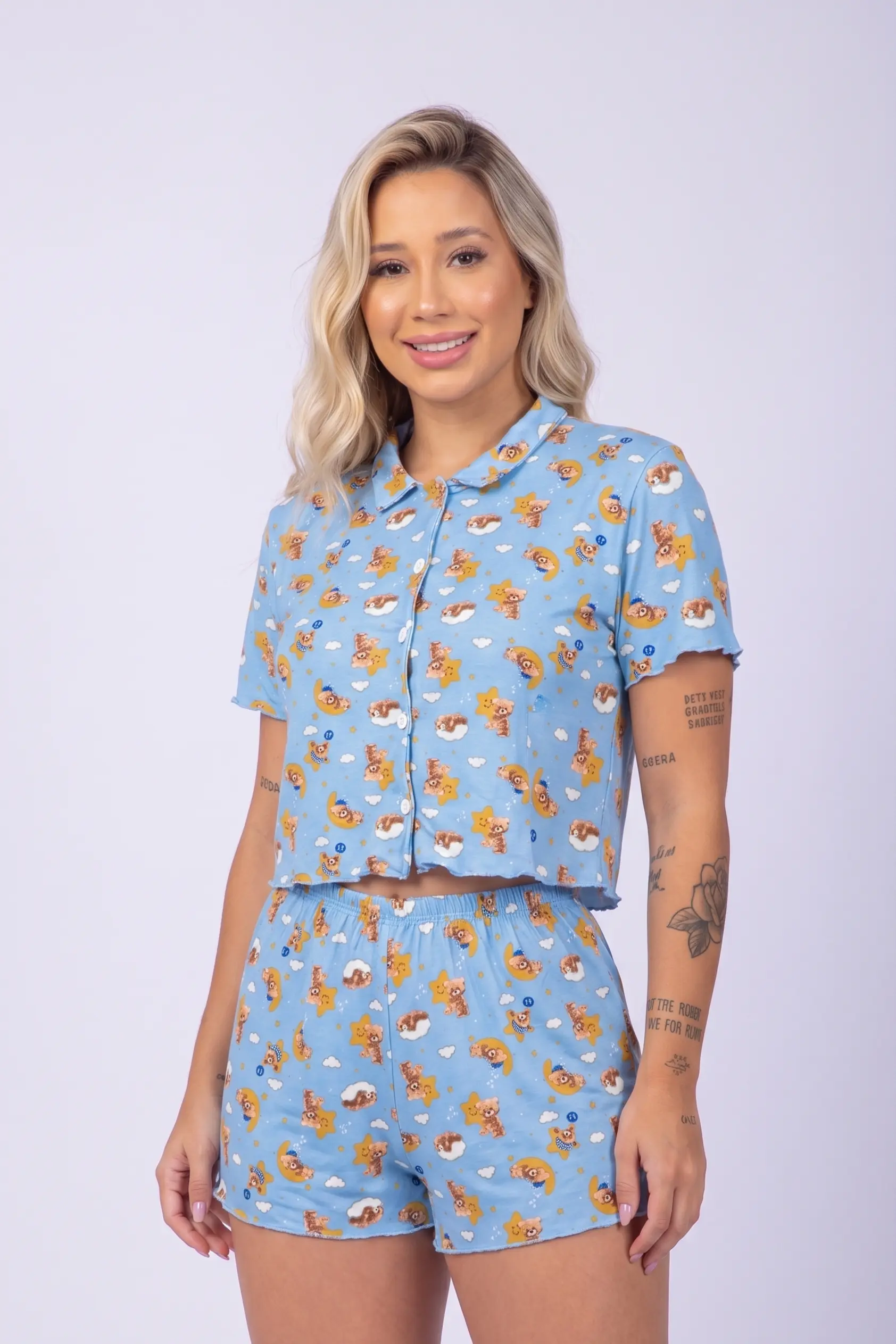 Short doll em suede estampado com botão e golinha, na cor azul